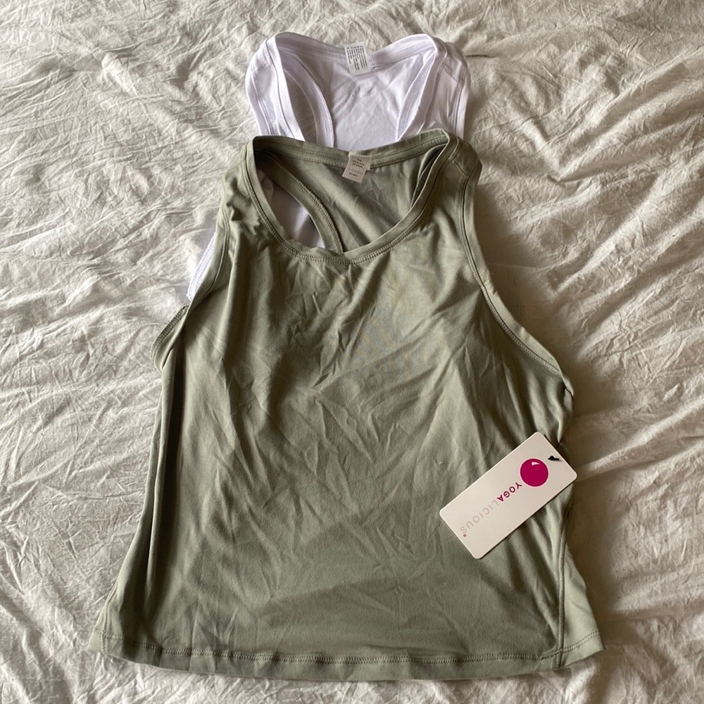 Yogalicious 2 Pack of Tank Tops Abbey Stone/White NWT LARGE​
